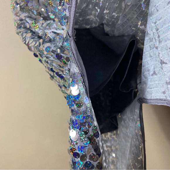 NWT Smythe Deep V Midi Dress in Silver Pailette - Picture 11 of 12